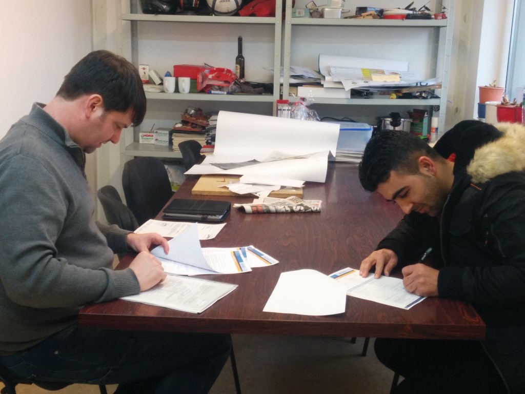 Ein Ausbildungsvettrag wird geschlossen.