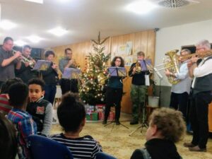 Der Posaunenchor Echterdingen spielt bei der Weihnachtsfeier im Nödinger Hof